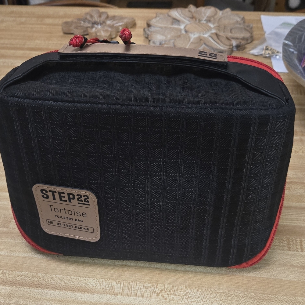 Step 22 Gear Tortoise Toiletry Bag Clears Counter Space In Style New